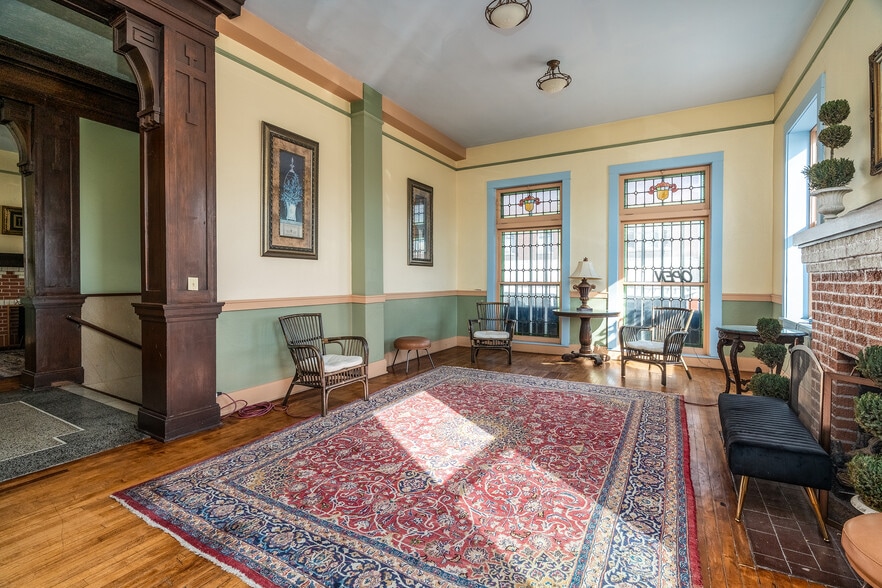 More Photos Of 1329 Walnut St, Murphysboro Office For Sale