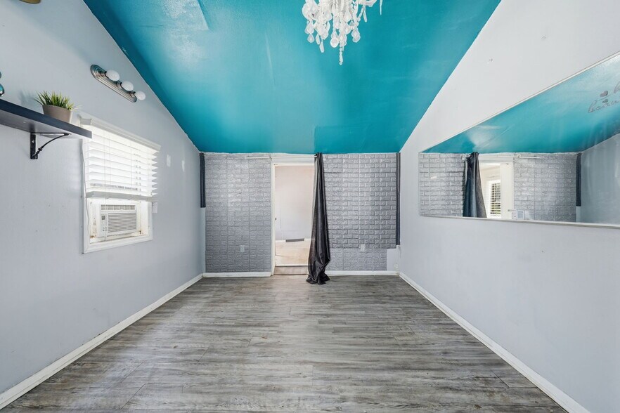 More Photos Of 605 S Main Ave, Minneola Storefront Retail Residential For Sale