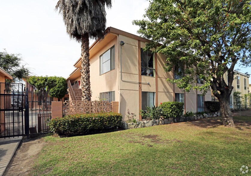 More Photos Of 1426 Minnie St, Santa Ana Apartments For Sale
