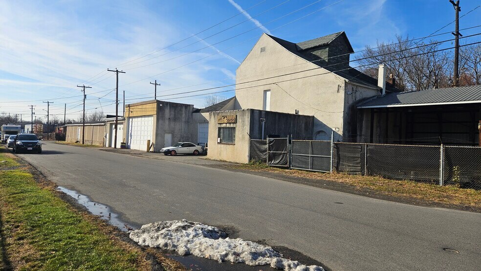 More Photos Of 2409 Amelia Ave, Scranton Warehouse For Lease