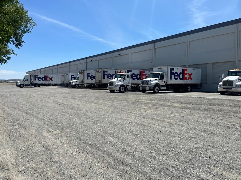 More Photos Of 1370 Port Dr, Clarkston Distribution For Lease