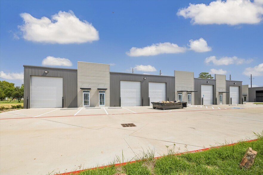 More Photos Of 19103 Hufsmith Kohrville Rd, Tomball Unknown For Lease