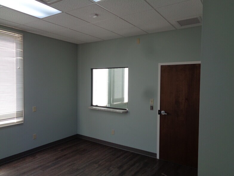 More Photos Of 2419 Westgate Dr, Albany Office For Lease