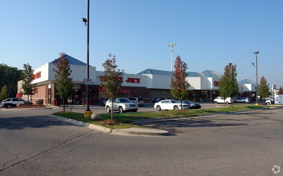 More Photos Of 31215-31221 W 14 Mile Rd, Farmington Hills Freestanding For Lease