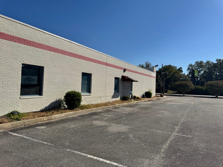 More Photos Of 421 N Gilmer Ave, Lanett General Retail For Sale