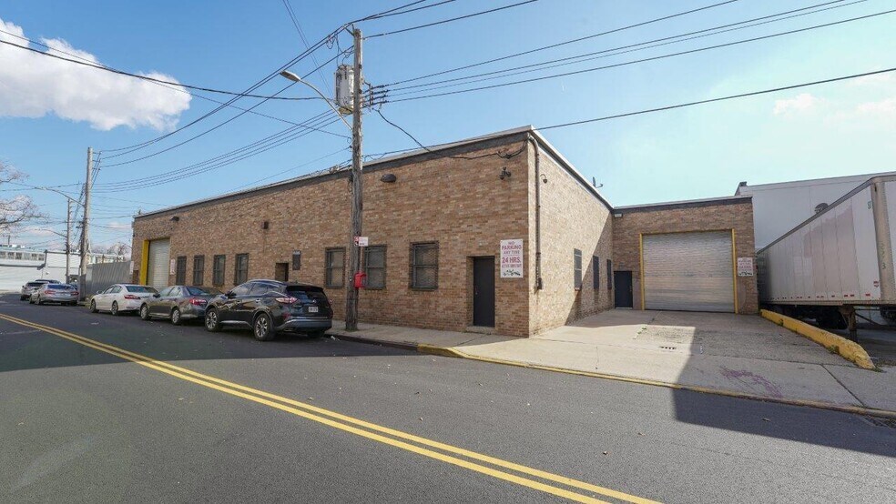 More Photos Of 147-32 Farmers Blvd, Jamaica Warehouse For Lease