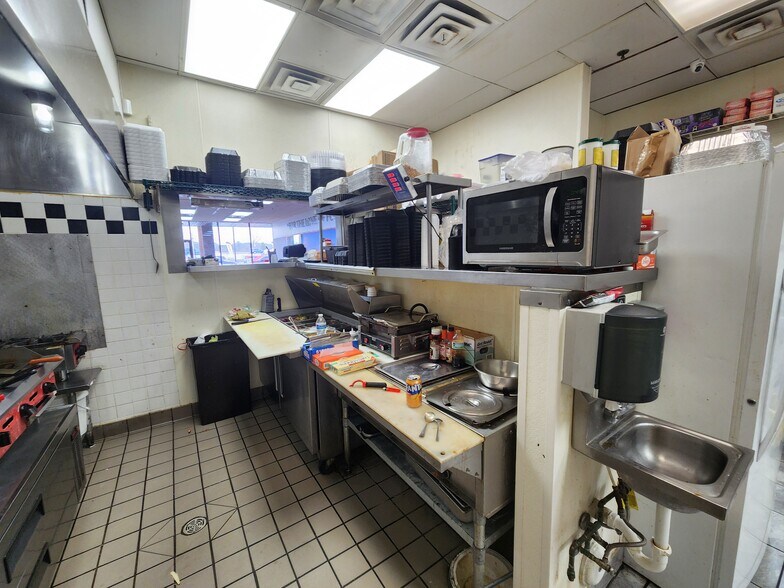 More Photos Of 1350-1500 S Lapeer Rd, Oxford Unknown For Lease