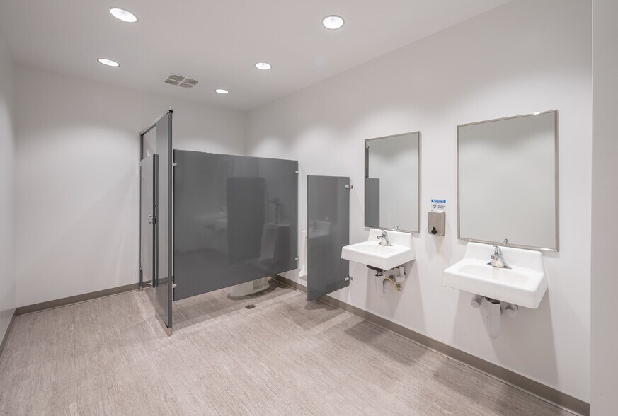 More Photos Of 2280 Lane Ave N, Jacksonville Unknown For Lease