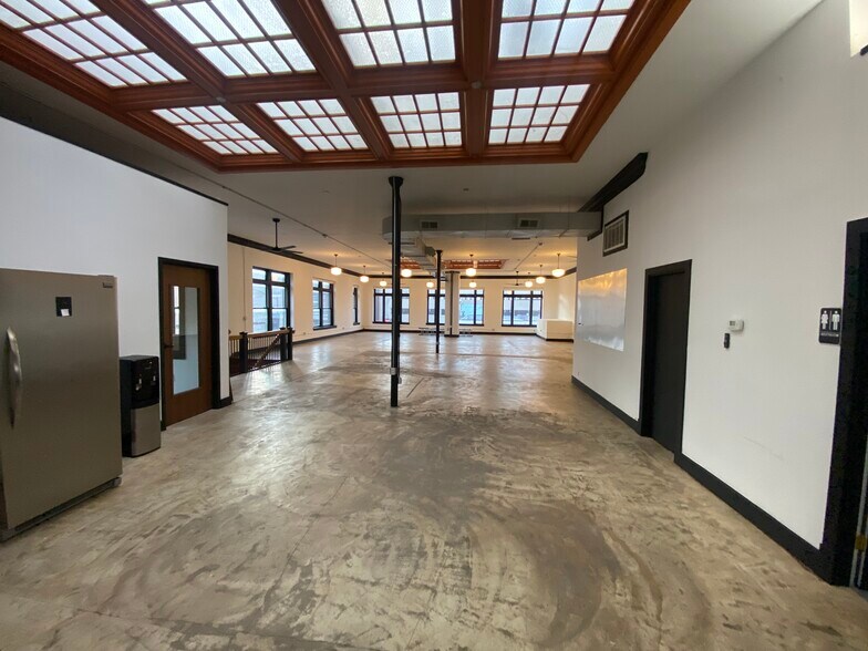 More Photos Of 220 S Campbell Ave, Springfield Storefront Retail Office For Sale