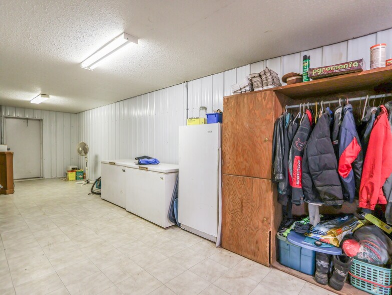 More Photos Of 40446 AB-56, Rochon Sands Service For Sale