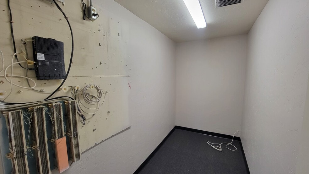 More Photos Of 1026 N Columbus Blvd, Tucson Light Manufacturing For Sale