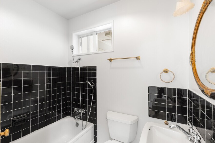 More Photos Of 642 Torrance St, San Diego Apartments For Sale