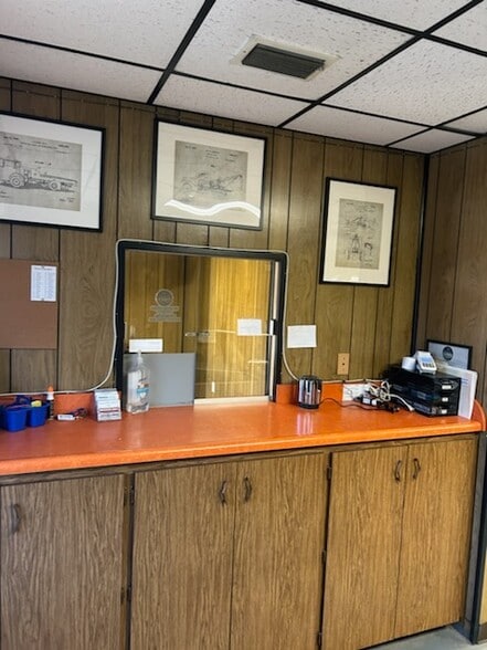 More Photos Of 160 Lynn Rd, Johnson City Manufacturing For Sale