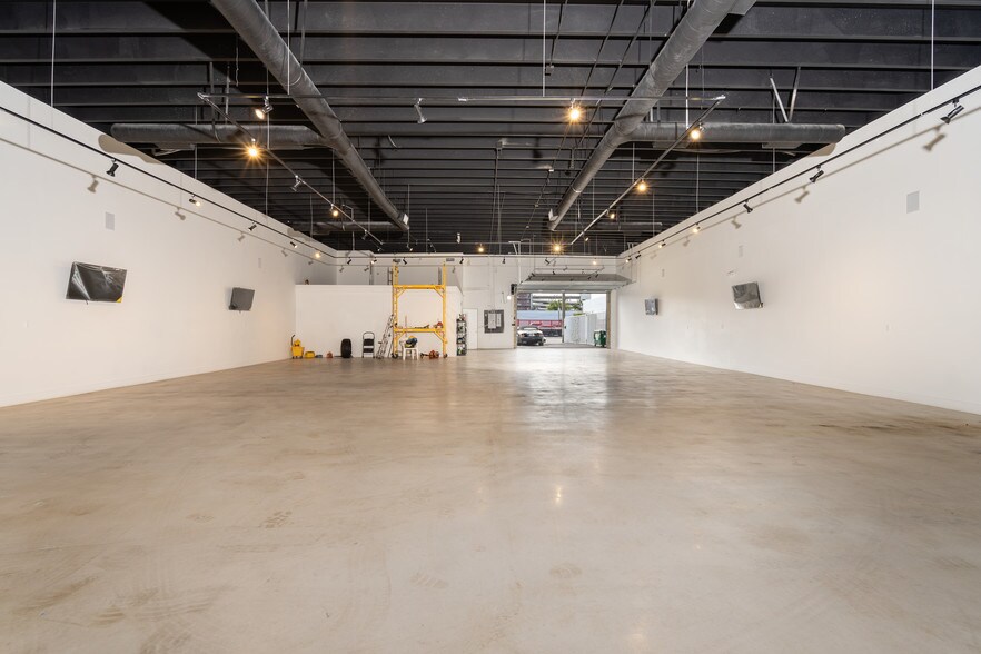 More Photos Of 535 NW 29th St, Miami Warehouse For Sale