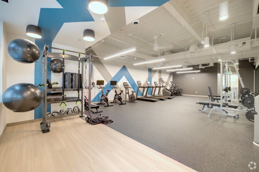 More Photos Of 9601 Amberglen Blvd, Austin Office For Lease
