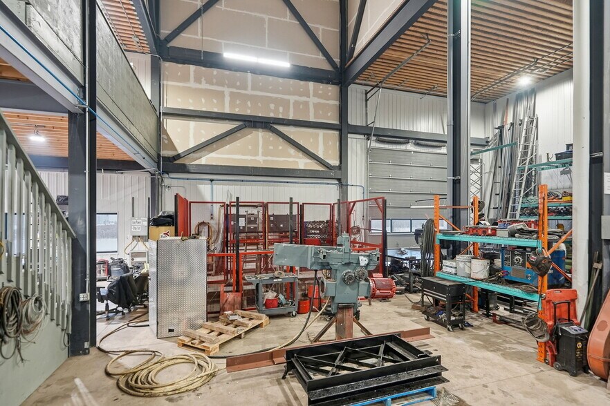More Photos Of 224 Robot St, Vars Warehouse For Sale