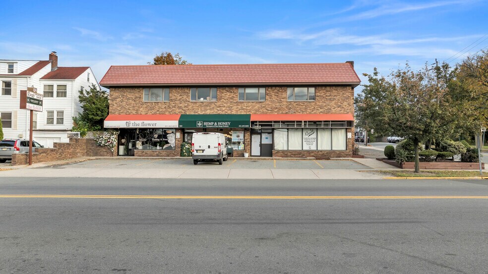 More Photos Of 824 N Broad Ave, Ridgefield General Retail For Sale