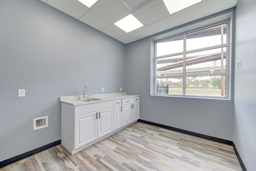 More Photos Of 6409 Eddie Dr, Humble Warehouse For Sale