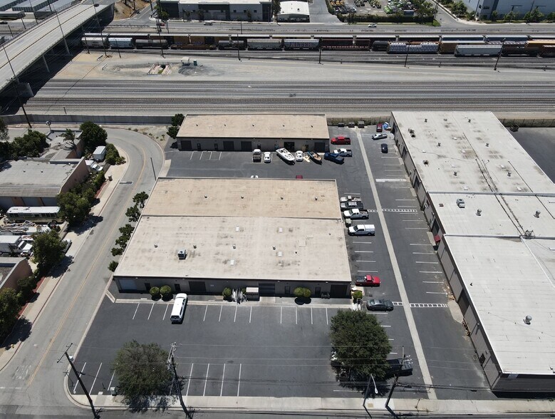 More Photos Of 1131-1133 Brooks St, Ontario Warehouse For Lease