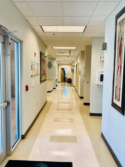 More Photos Of 4774 Lomas Del Sur, El Paso Healthcare For Lease