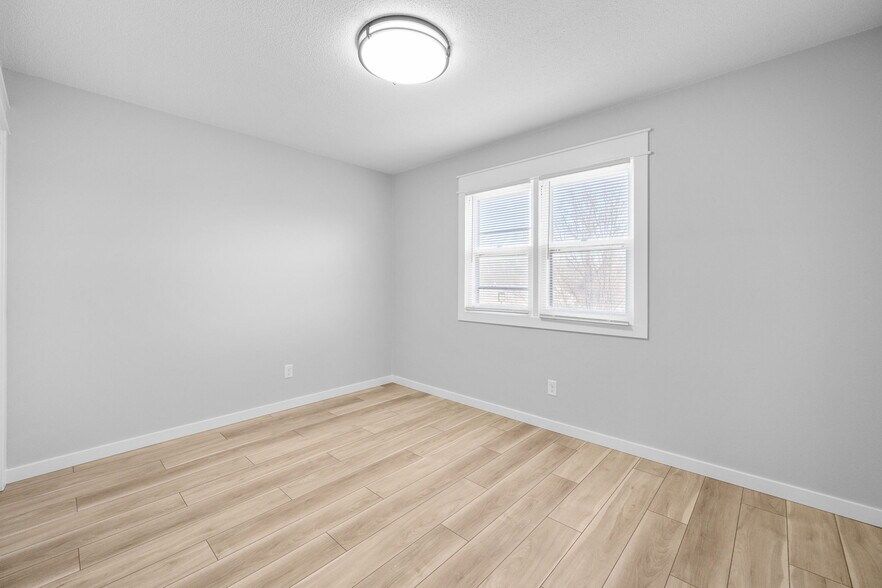 More Photos Of 2411 Welbeck Rd, Des Moines Apartments For Sale