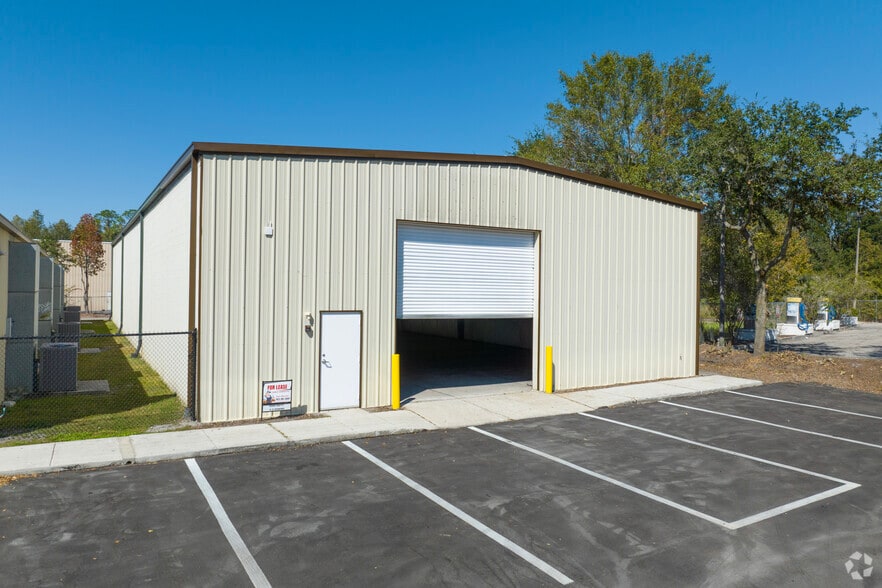 Primary Photo Of 26611 Wesley Chapel Blvd, Lutz Warehouse For Lease
