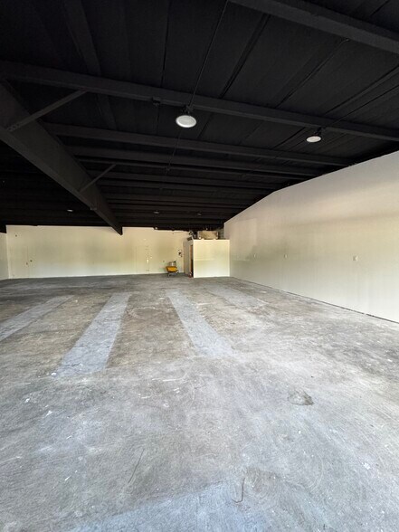 More Photos Of 3200-3206 S West Shore Blvd, Tampa Storefront For Lease