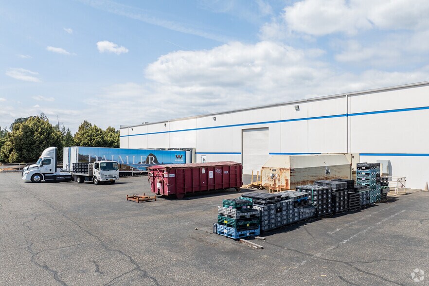 More Photos Of 1459 NW Sundial Rd, Troutdale Warehouse For Lease