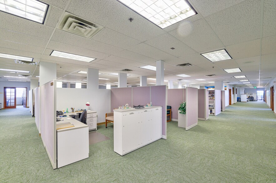More Photos Of 7670 S Vaughn Ct, Englewood Office For Sale