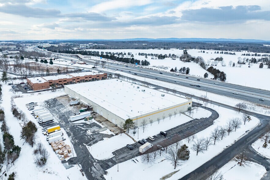 More Photos Of 7000 Gateway Ct, Manassas Warehouse For Lease