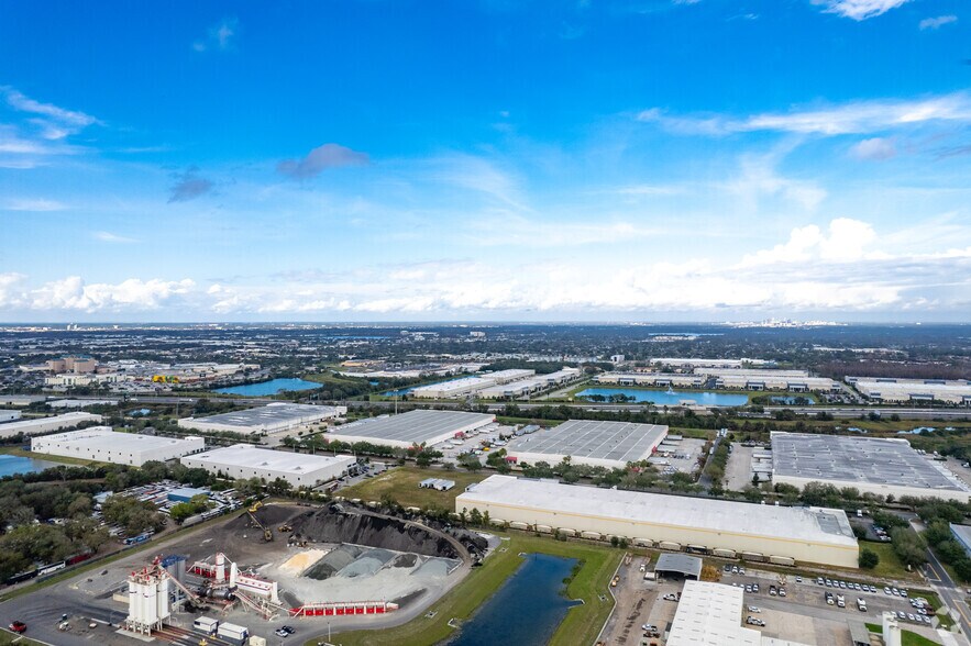 More Photos Of 401 Gills Dr, Orlando Warehouse For Lease