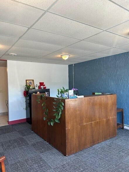 More Photos Of 410-490 Rue St, Florissant General Retail For Lease