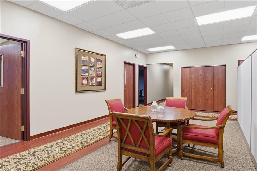 More Photos Of 319 Howard Dr, Sandusky Office For Sale