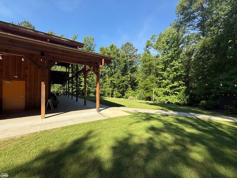 More Photos Of 701 Wingert Road rd, Greenwood Specialty For Sale