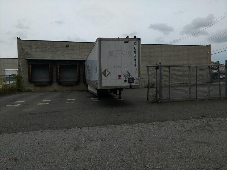 Primary Photo Of 33 Baron Blvd, Staten Island Warehouse For Lease