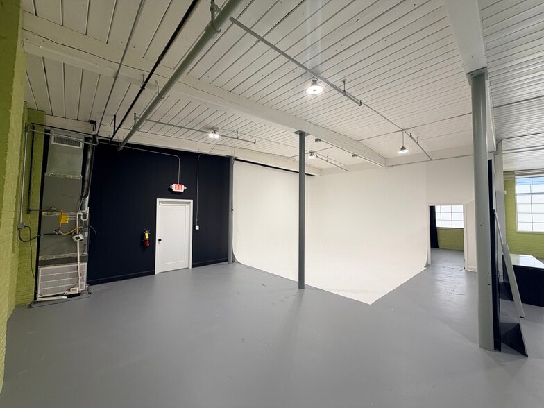 More Photos Of 221 Linwood Rd, Gastonia Warehouse For Lease