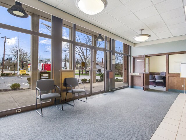 More Photos Of 11186 Reading Rd, Cincinnati Bank For Lease