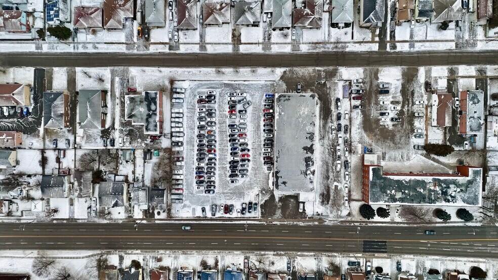 More Photos Of 188 Park Rd S, Oshawa Service For Sale