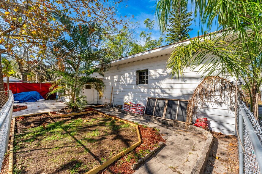 More Photos Of 2716 Riverview Dr, Melbourne Apartments For Sale