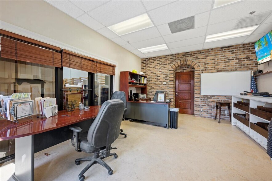 More Photos Of 4010 Miller Ave, West Palm Beach Light Distribution For Sale