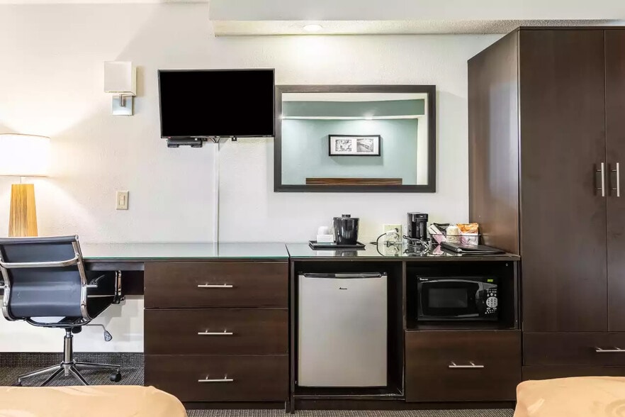 More Photos Of 2855 Old Austin Peay Hwy, Memphis Hotel For Sale