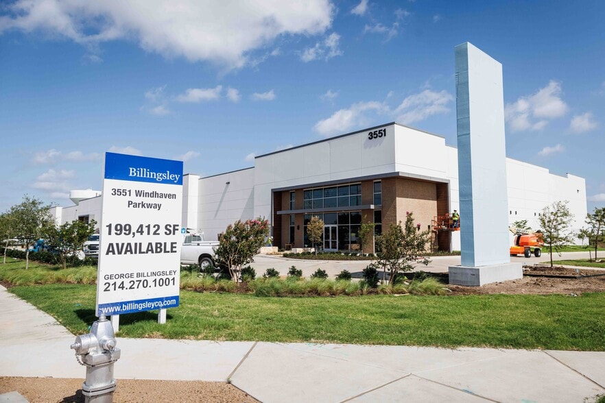 More Photos Of 5551 Windhaven Pky, Lewisville Distribution For Lease