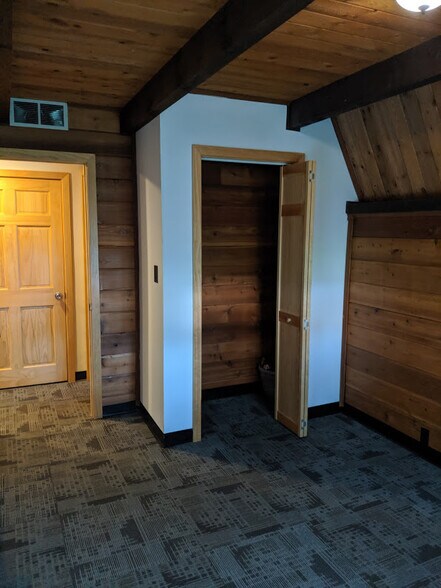 More Photos Of 1580-1590 Robinhood Dr, Etters Freestanding For Lease
