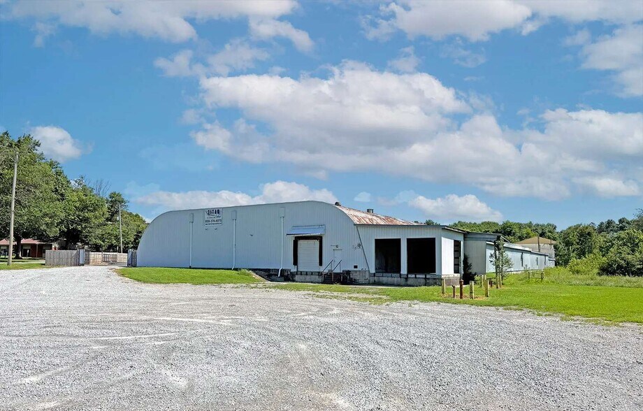 More Photos Of 60 Bells Ln, Junction City Warehouse For Lease