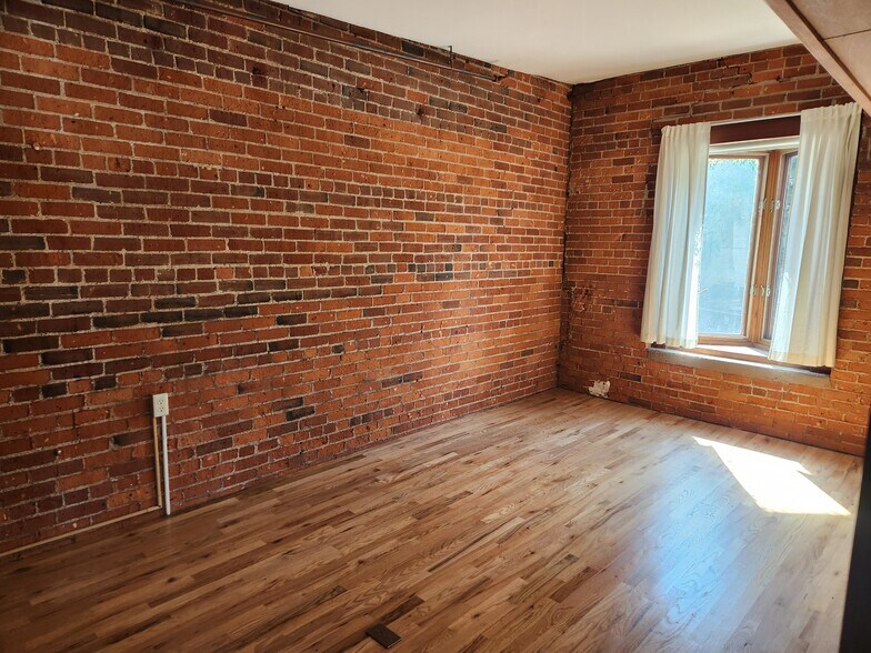 More Photos Of 421-423 S Main St, Stillwater Storefront Retail Office For Lease