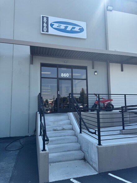 More Photos Of 860 Bergin Way, Sparks Industrial For Lease