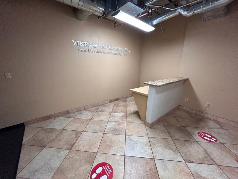 More Photos Of 100 N Stone Ave, Tucson Office Residential For Lease