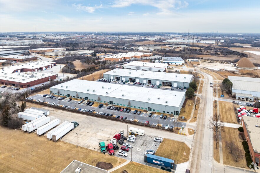 More Photos Of 1060 N Garfield St, Lombard Distribution For Lease