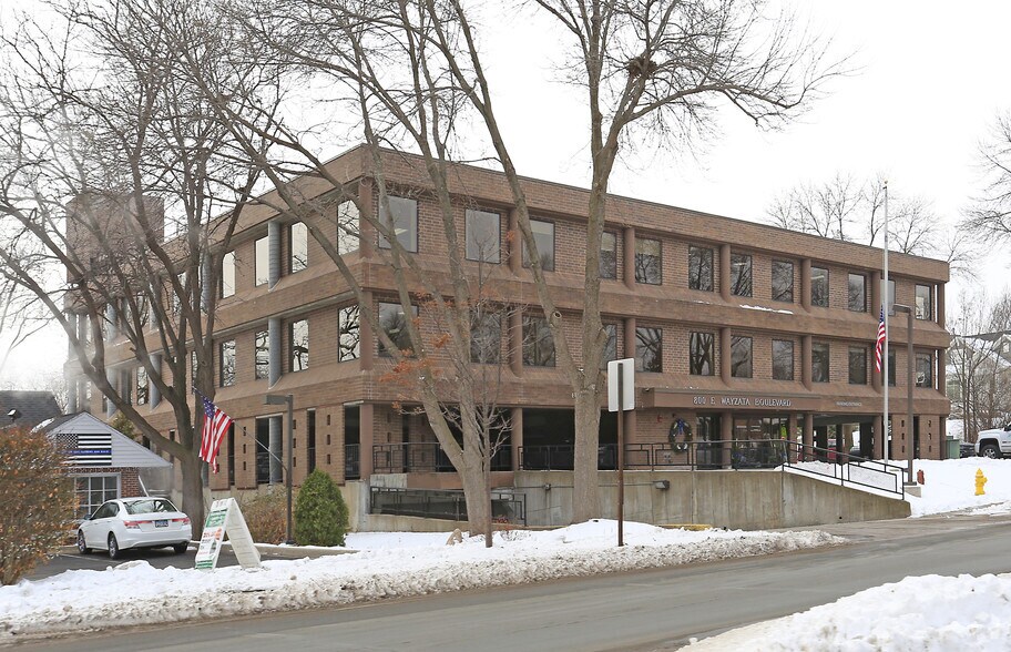 800 E Wayzata Blvd, Wayzata, MN 55391 Office For Lease