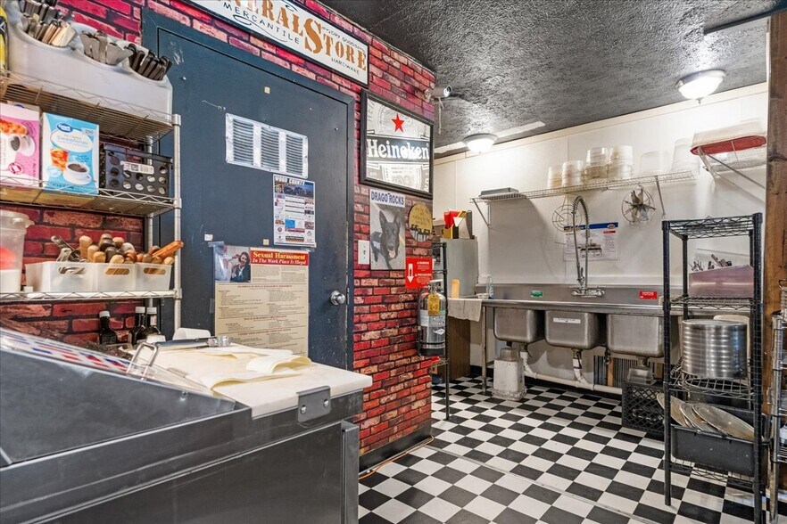 More Photos Of 852 Southern Hwy, Mineral Wells Industrial For Sale